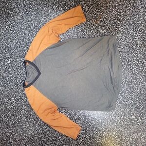 Threads 4 Thought 3/4 sleeve color block v-neck shirt - sz L